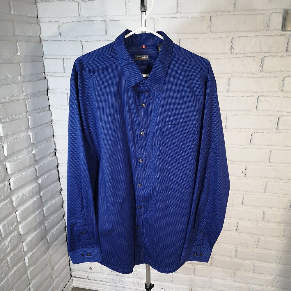 Van Heusen Traveler Men's Size XL (17-17.5) Dark Blue w/ Pinstripe Shirt